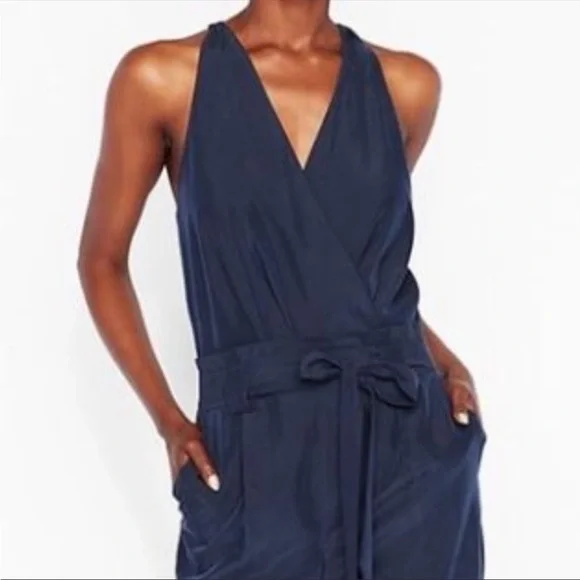 NEW EXPRESS Belted Surplice Jumpsuit in Navy Sz 6 - Picture 3 of 9